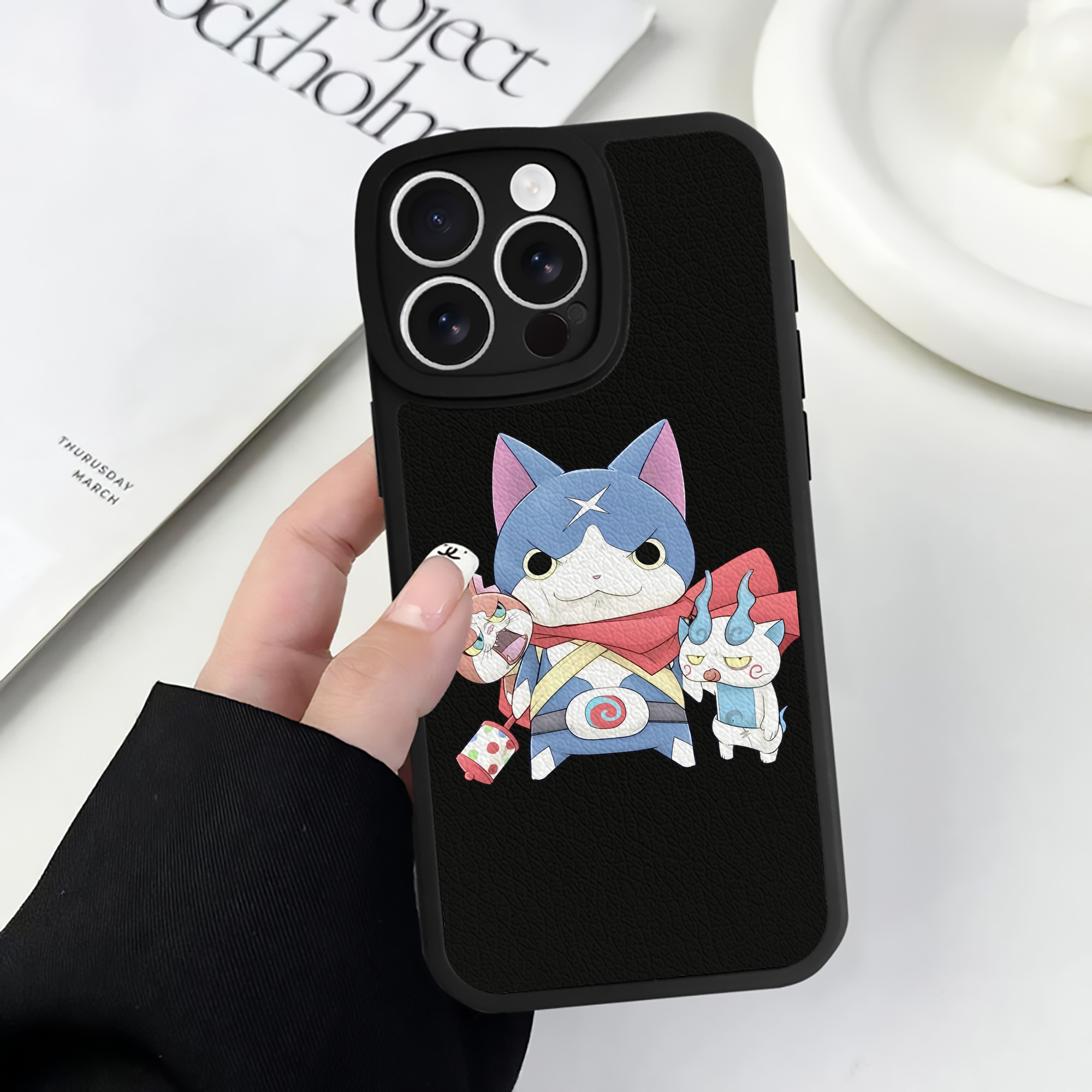 （画像用） 妖怪ウォッチ Yo-kai Watch 【iPhone 16シリーズ対応】シリコンスマホケース（レザー調） 材質：シリコン